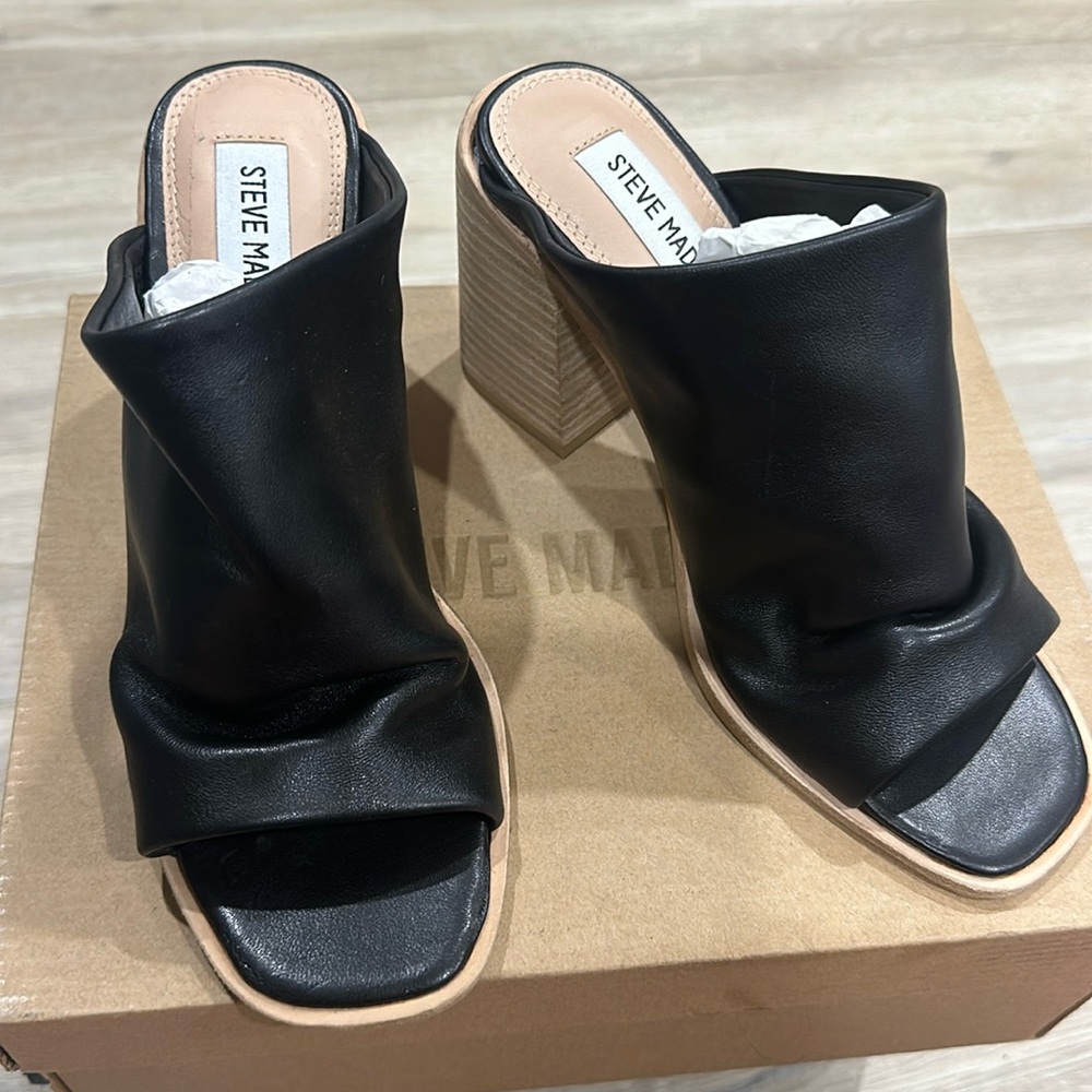 Beautiful wedge sandals Steve Madden retail at 109.00